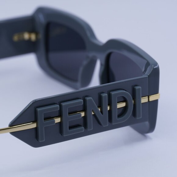 Fendi FE40133I 20A Sunglasses Grey/Gold Rectangle Frame, Smoke Lenses - Picture 7 of 10